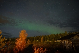 <p>Nog steeds slechts fotografisch noorderlicht, al kon je de band wel als een licht-grijze band zien met het blote oog.</p>